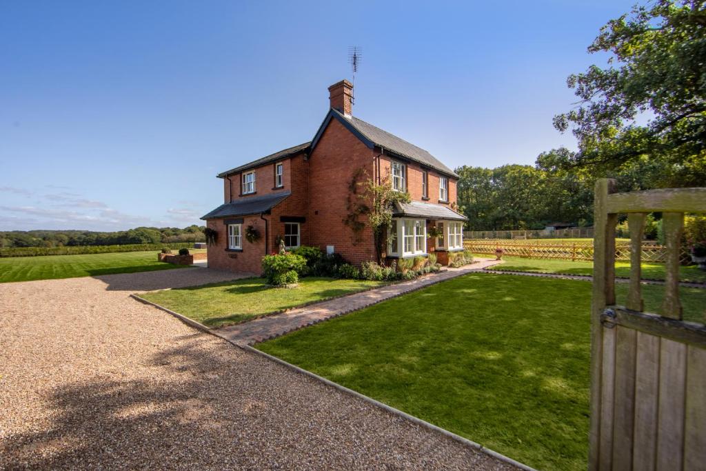 Luxury Four Bed Country House With Hot Tub - Woodchurch near to Ashford (Ashford) 