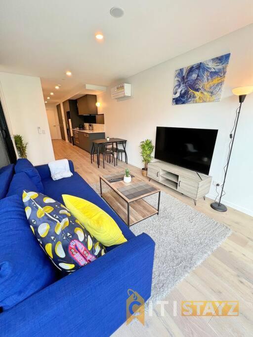 Beauty in Blue! 1bd 1bth 1crsp Apt - Great Location!