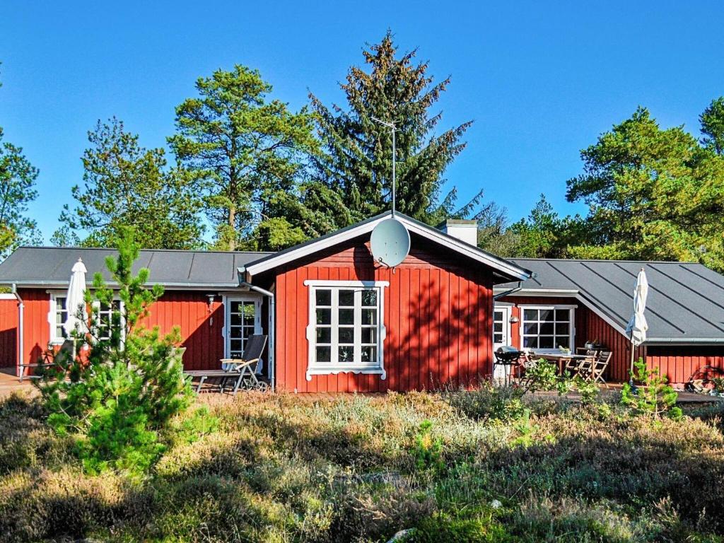 Vibrant Holiday Home in lb k with Terrace (Ålbæk) 