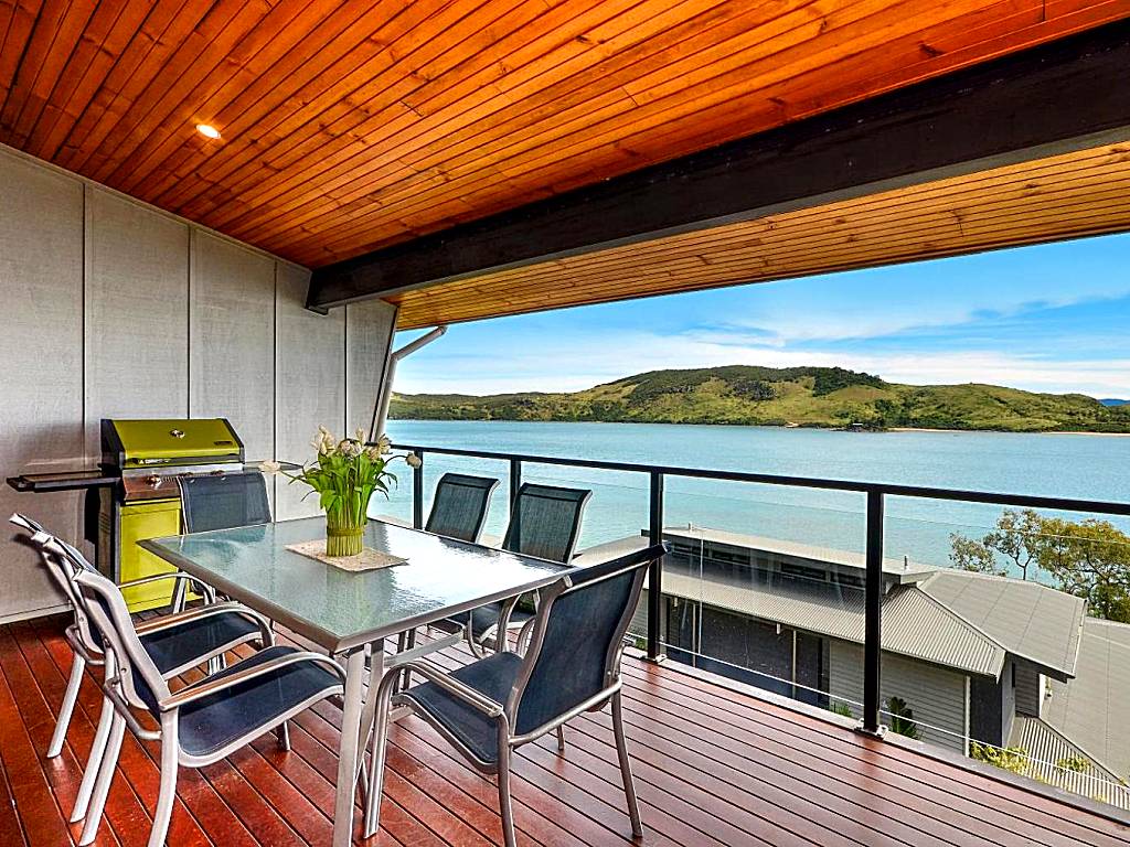 Sea View Shorelines Hamilton Island